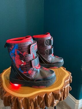 Spiderman light up Black and Red Kids' Winter Snow Boots size 9